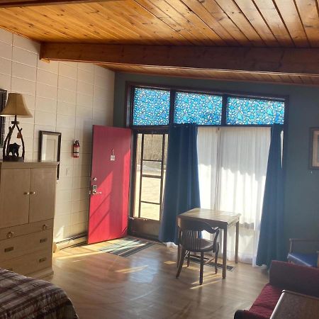 Huron Sands Motel And Restaurant Providence Bay Екстер'єр фото