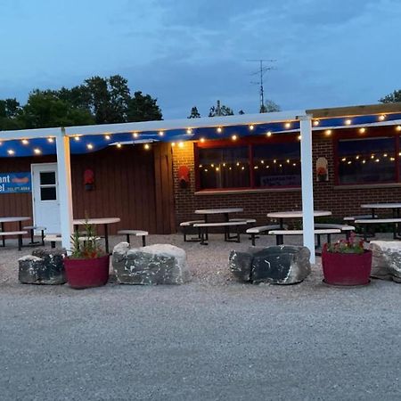 Huron Sands Motel And Restaurant Providence Bay Екстер'єр фото