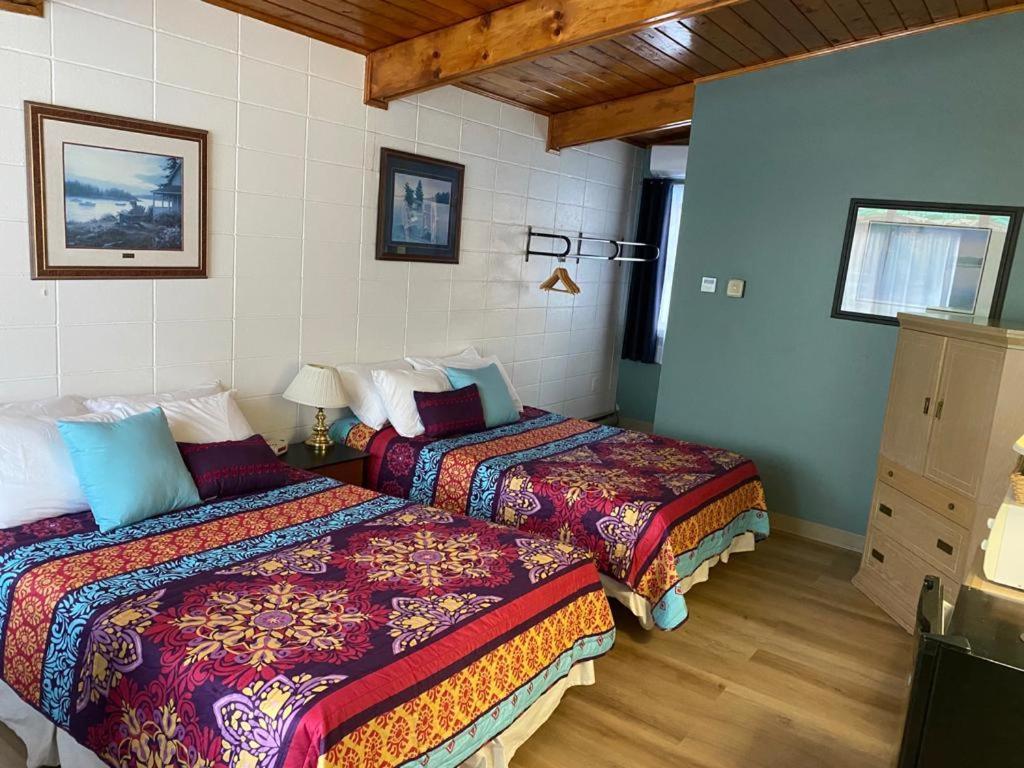 Huron Sands Motel And Restaurant Providence Bay Екстер'єр фото