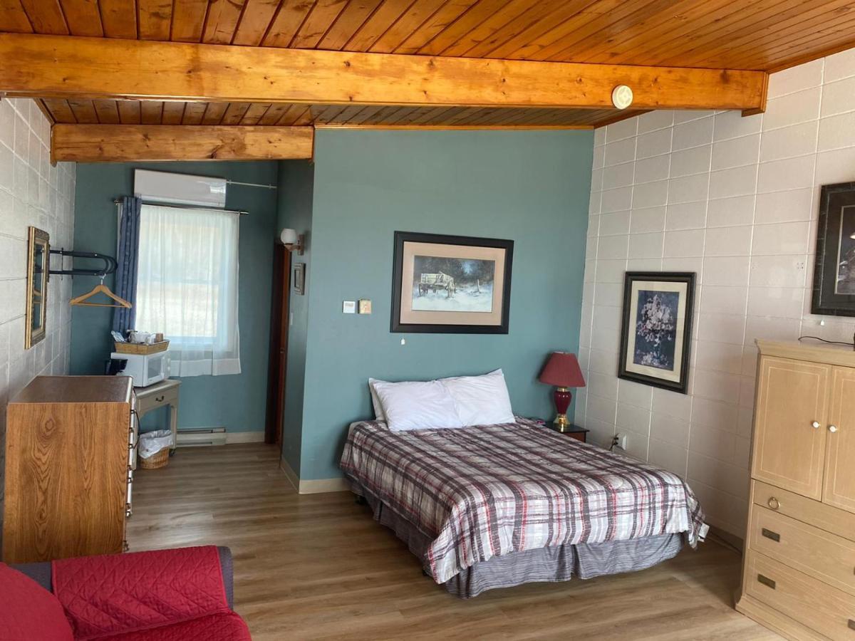 Huron Sands Motel And Restaurant Providence Bay Екстер'єр фото