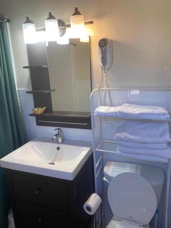 Huron Sands Motel And Restaurant Providence Bay Екстер'єр фото
