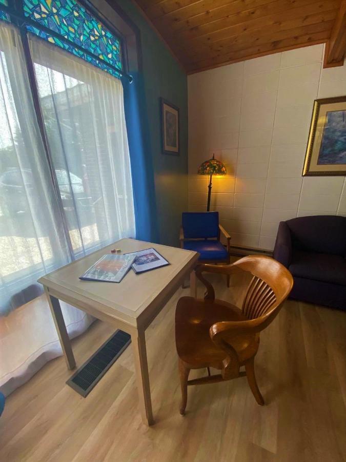 Huron Sands Motel And Restaurant Providence Bay Екстер'єр фото