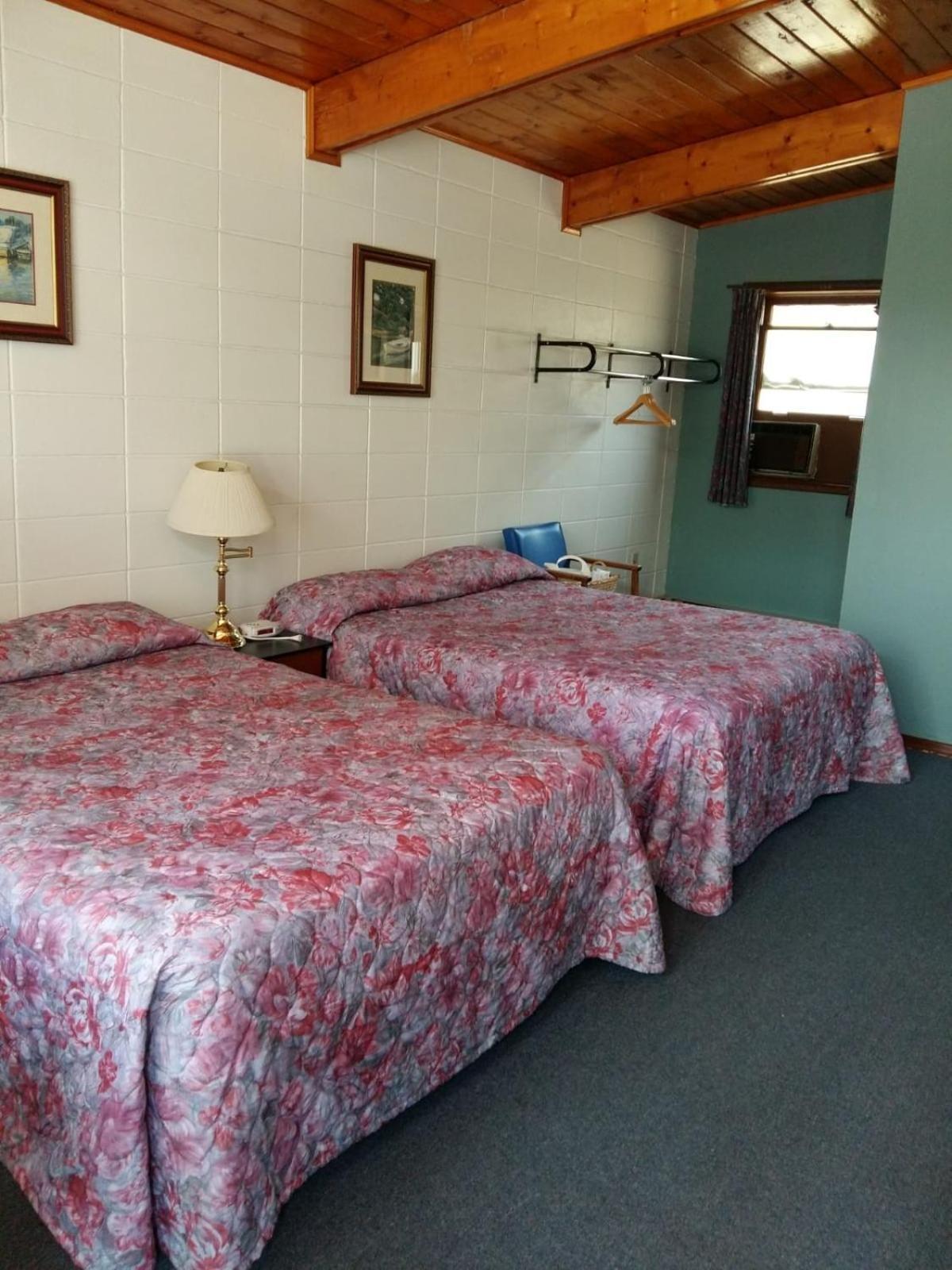 Huron Sands Motel And Restaurant Providence Bay Екстер'єр фото